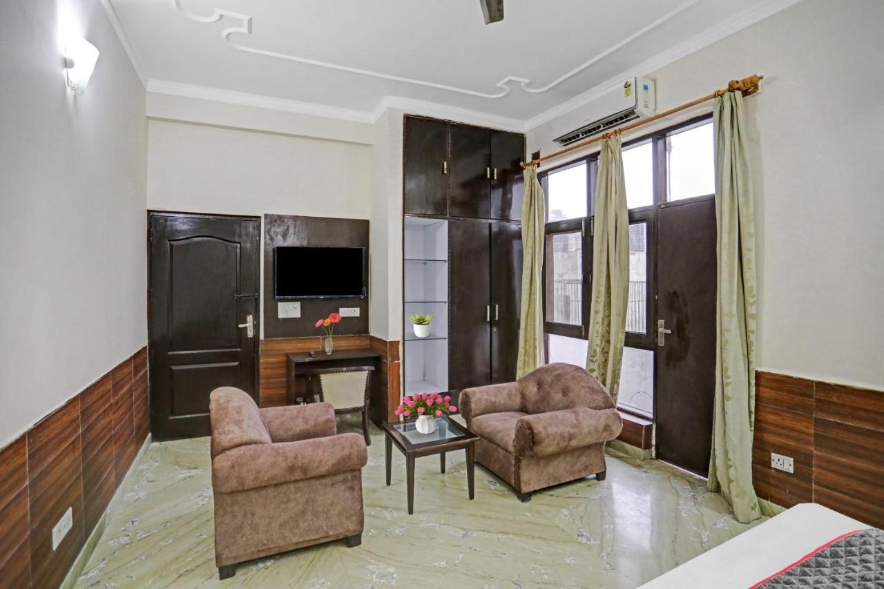 Townhouse The Premier View Near Iskcon Temple Noida Hotell Eksteriør bilde