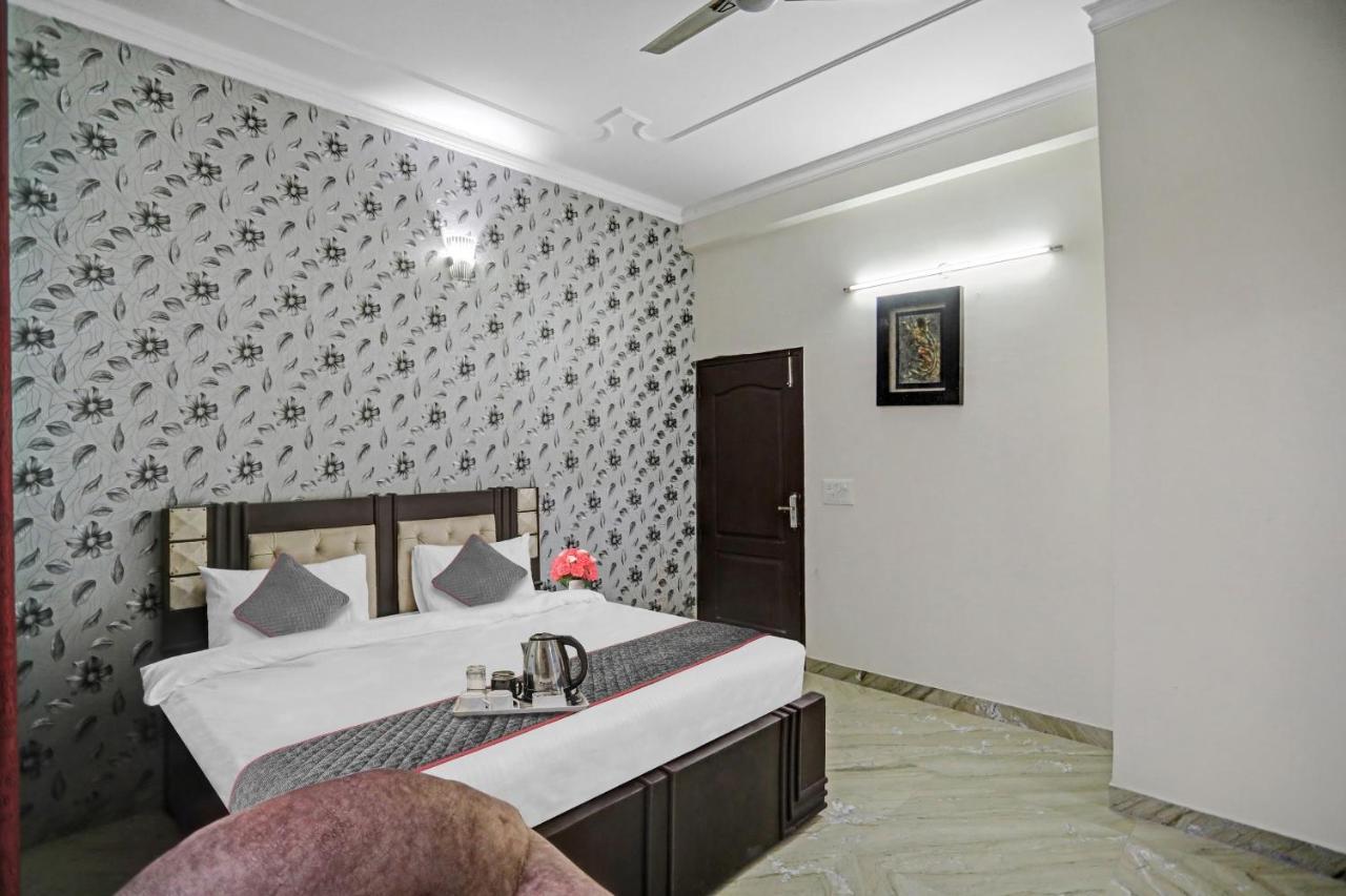 Townhouse The Premier View Near Iskcon Temple Noida Hotell Eksteriør bilde