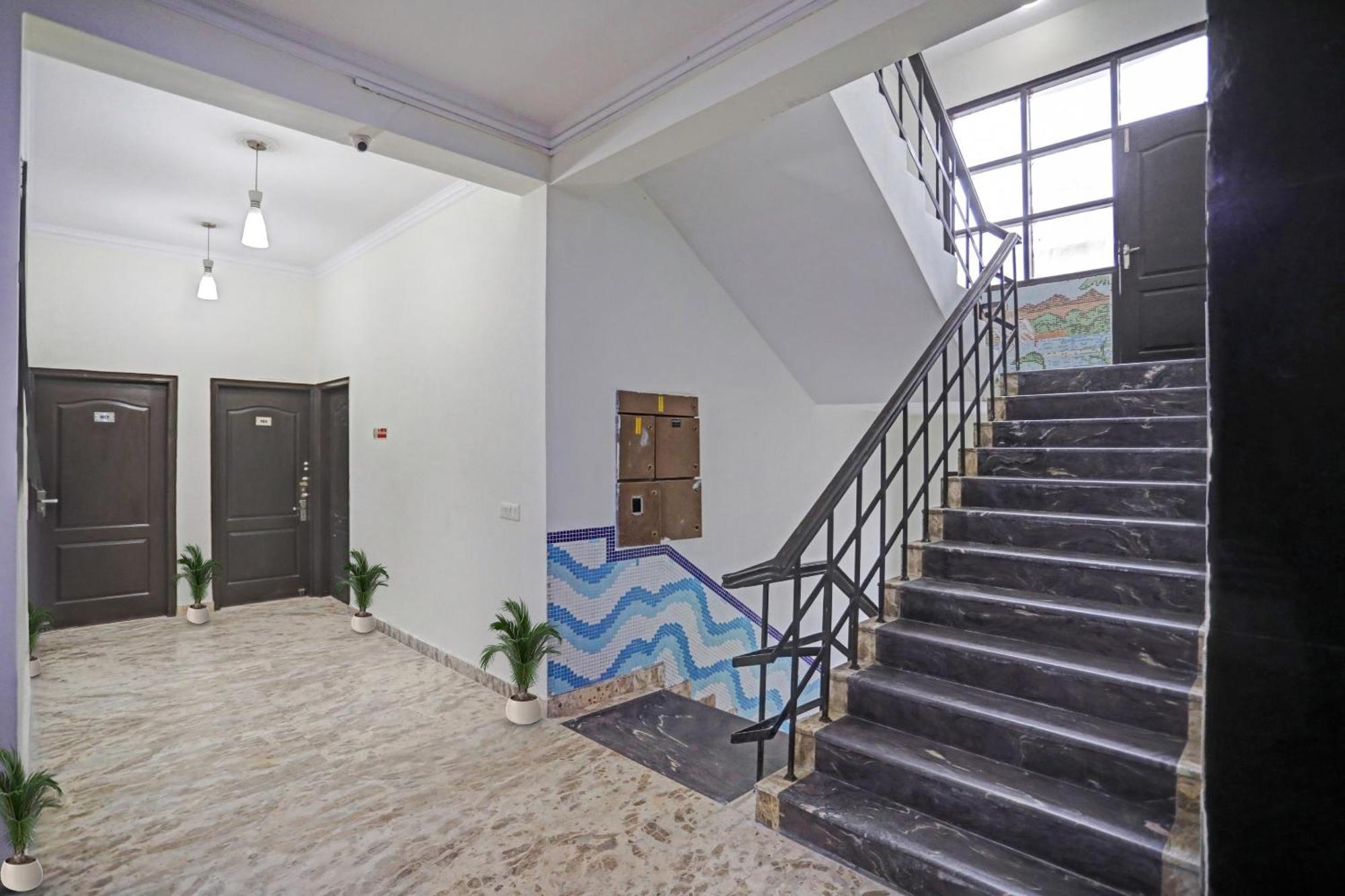Townhouse The Premier View Near Iskcon Temple Noida Hotell Eksteriør bilde