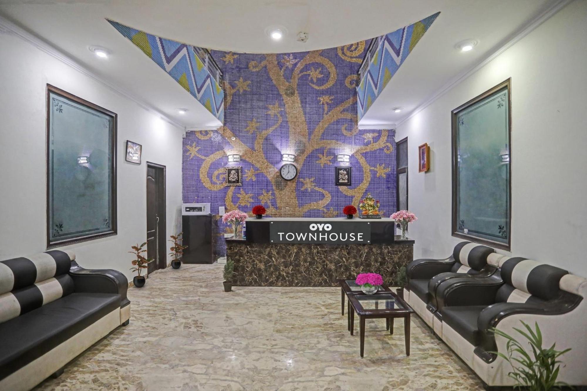 Townhouse The Premier View Near Iskcon Temple Noida Hotell Eksteriør bilde