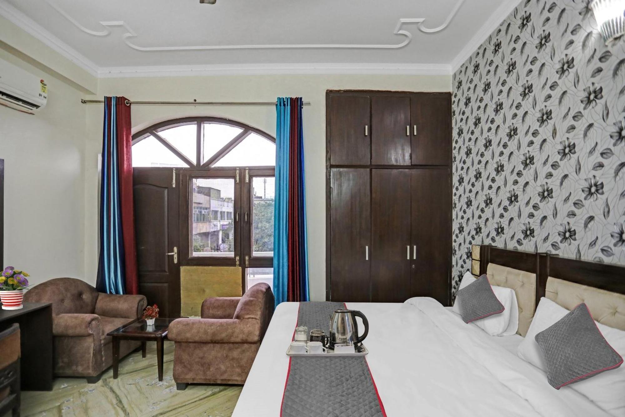 Townhouse The Premier View Near Iskcon Temple Noida Hotell Eksteriør bilde