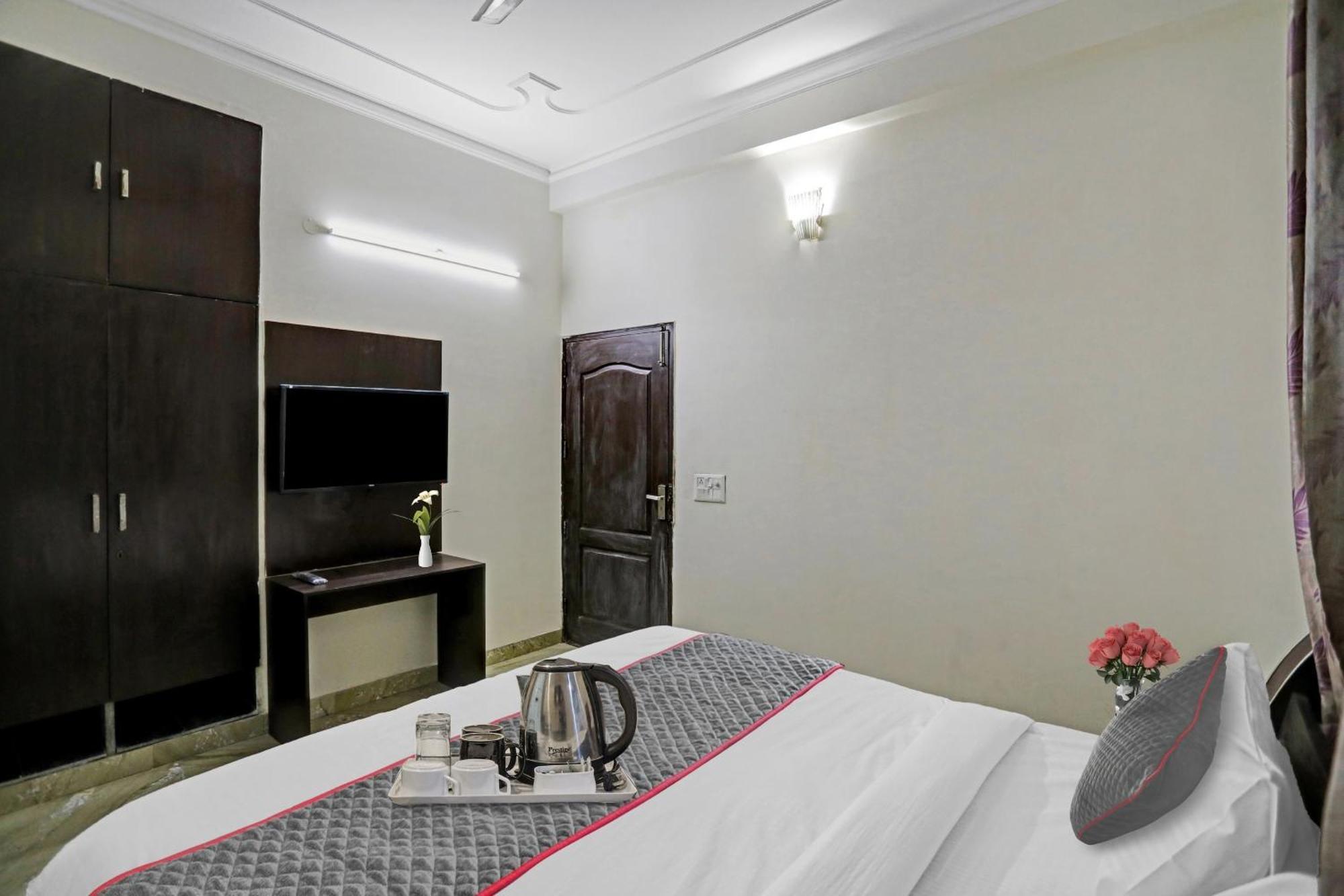 Townhouse The Premier View Near Iskcon Temple Noida Hotell Eksteriør bilde