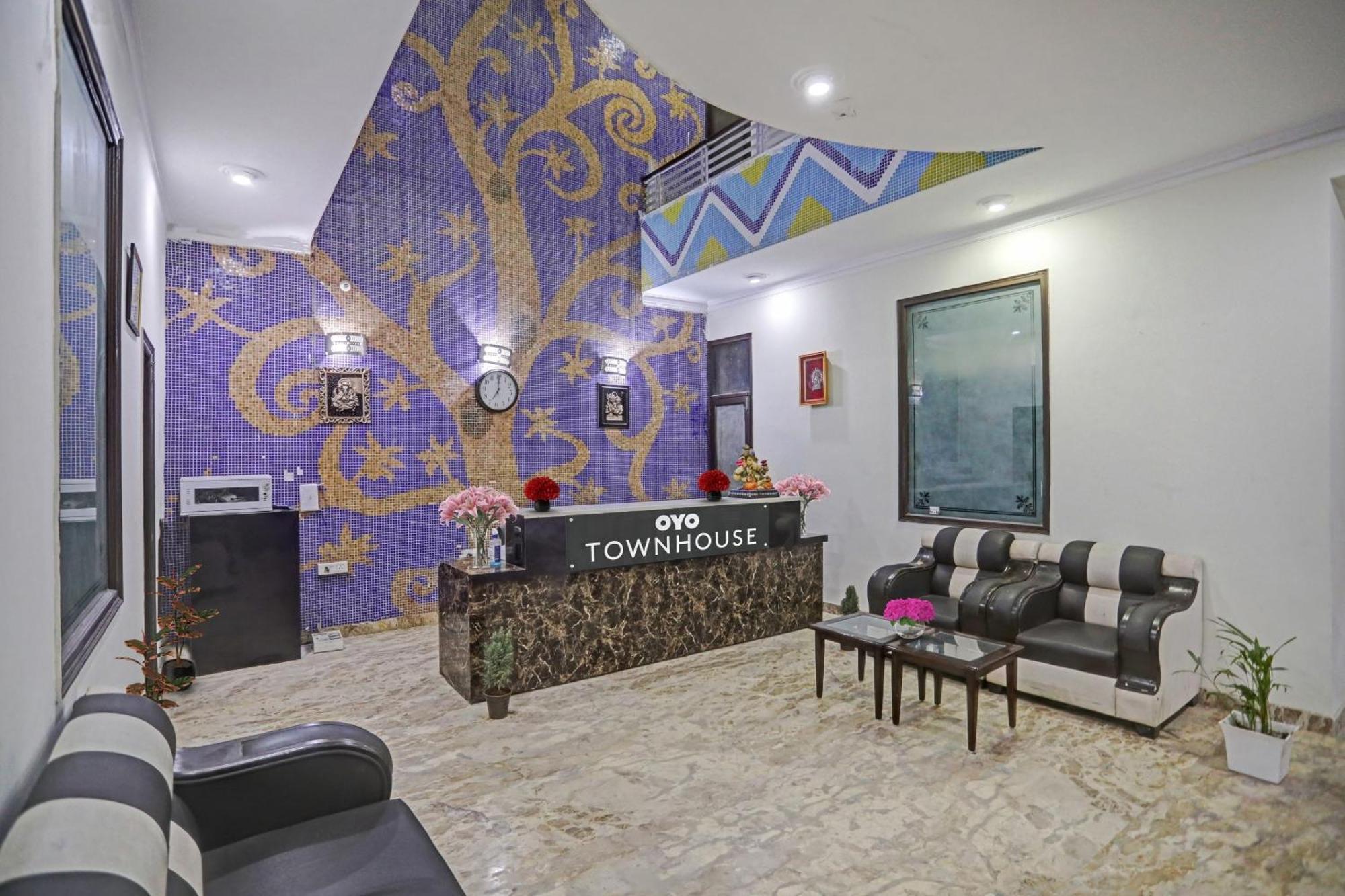 Townhouse The Premier View Near Iskcon Temple Noida Hotell Eksteriør bilde