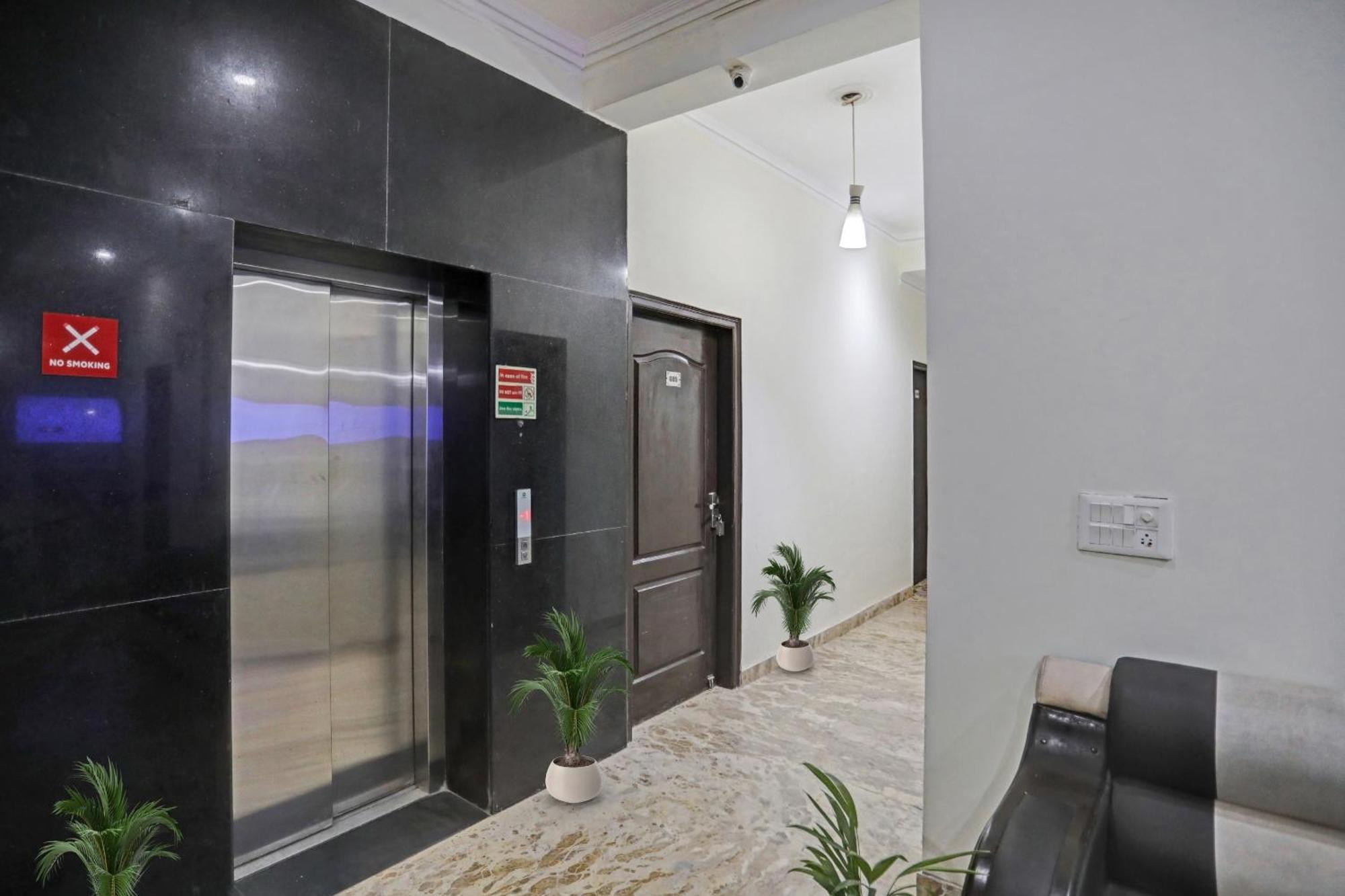 Townhouse The Premier View Near Iskcon Temple Noida Hotell Eksteriør bilde