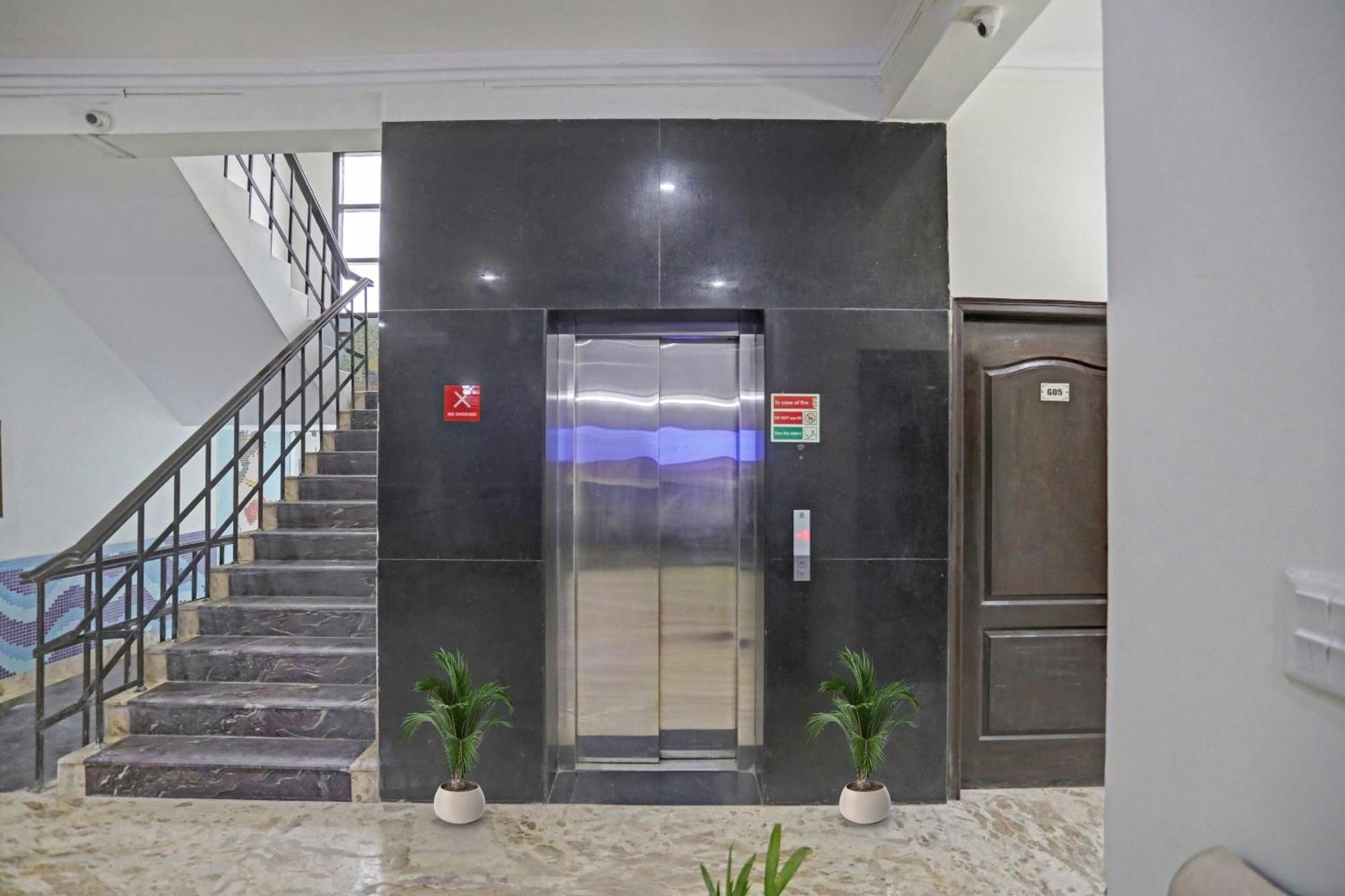 Townhouse The Premier View Near Iskcon Temple Noida Hotell Eksteriør bilde