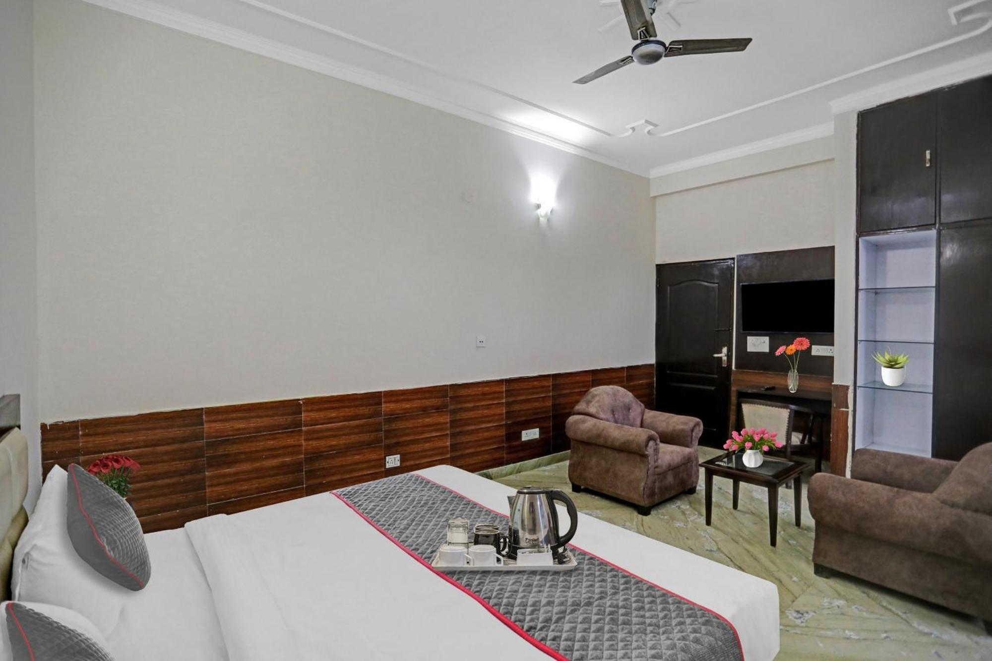 Townhouse The Premier View Near Iskcon Temple Noida Hotell Eksteriør bilde