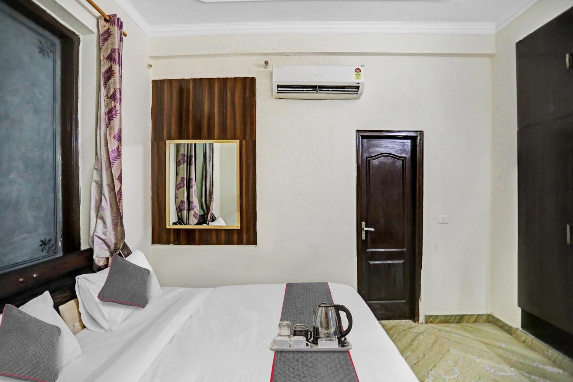 Townhouse The Premier View Near Iskcon Temple Noida Hotell Eksteriør bilde