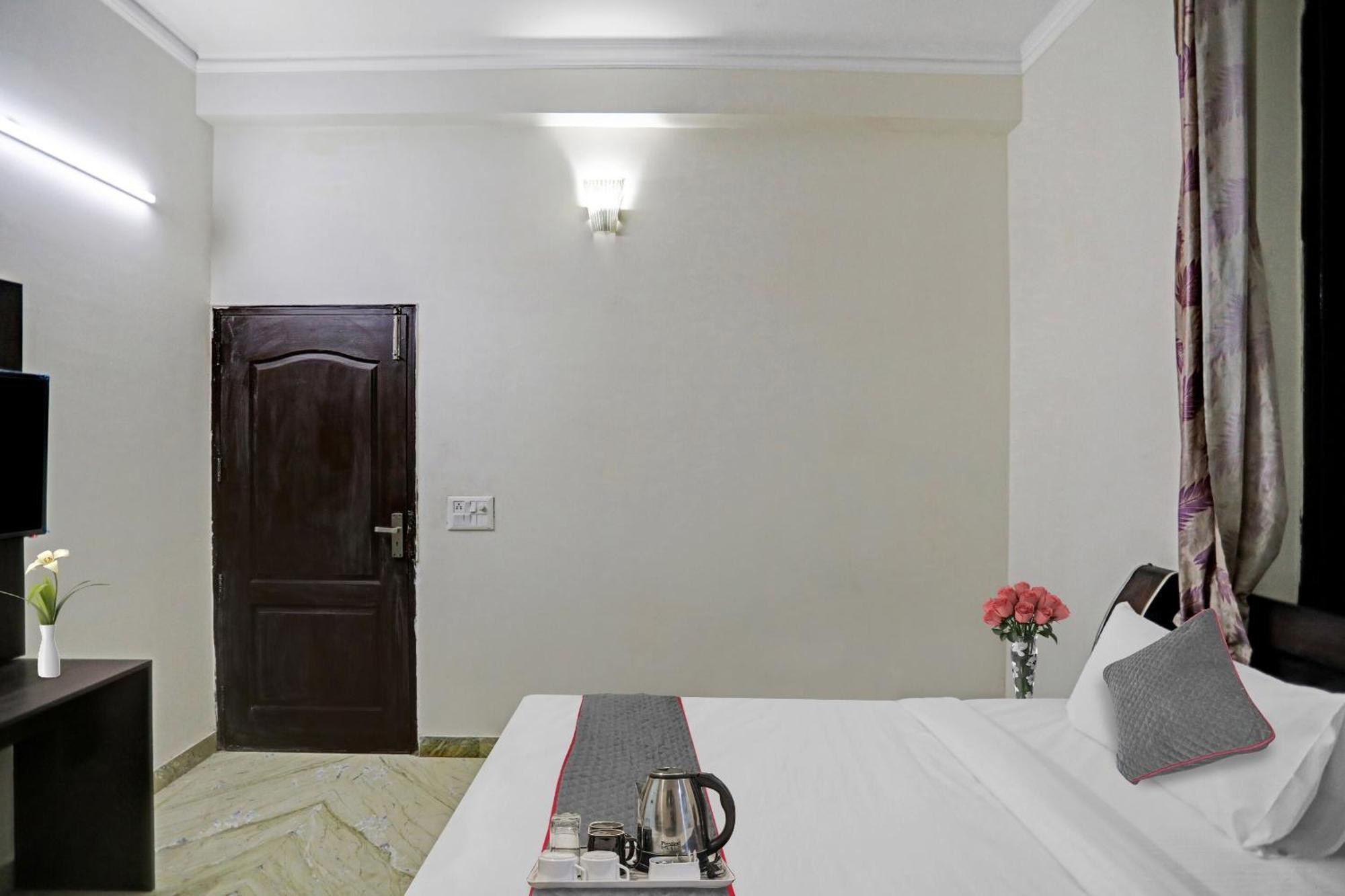 Townhouse The Premier View Near Iskcon Temple Noida Hotell Eksteriør bilde