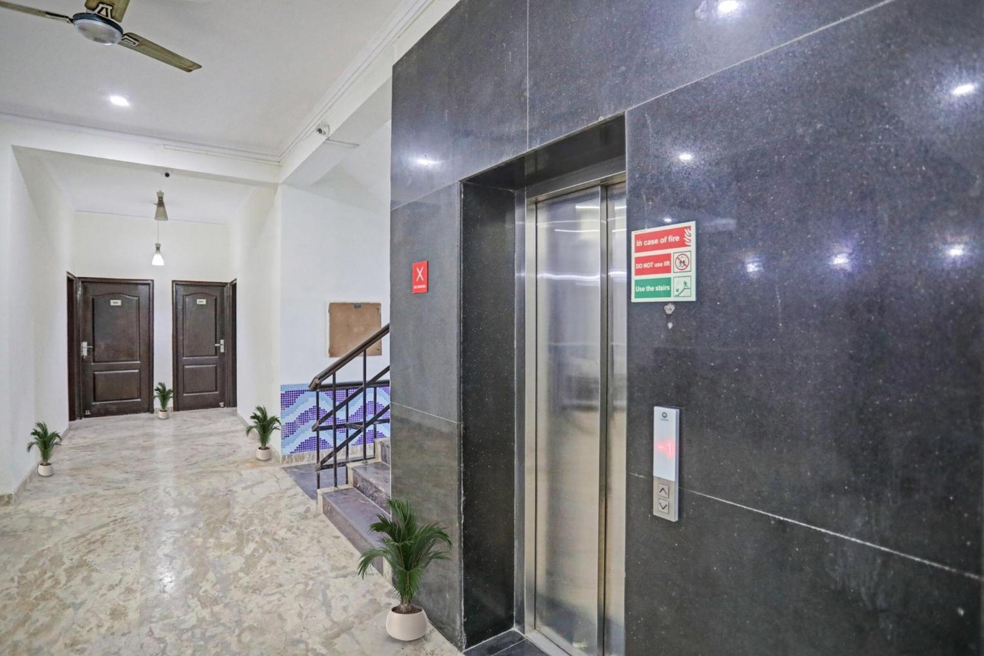 Townhouse The Premier View Near Iskcon Temple Noida Hotell Eksteriør bilde